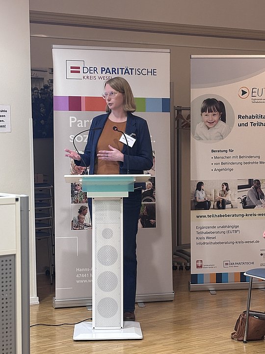 Fachreferentin Kindertageseinrichtungen Maren Hendes am Rednerpult