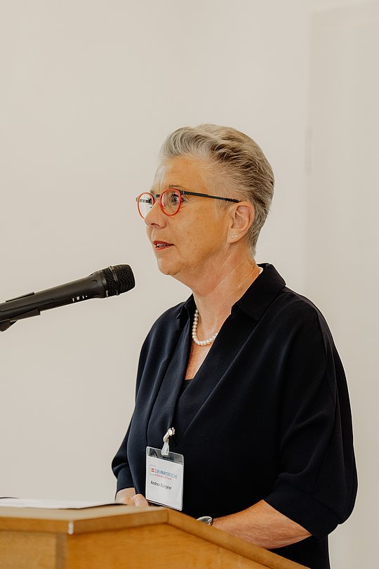 Andrea Büngeler, Vorständin Parität